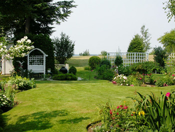 Enjoy the Backyard at Ridgeview Gardens Bed and Breakfast